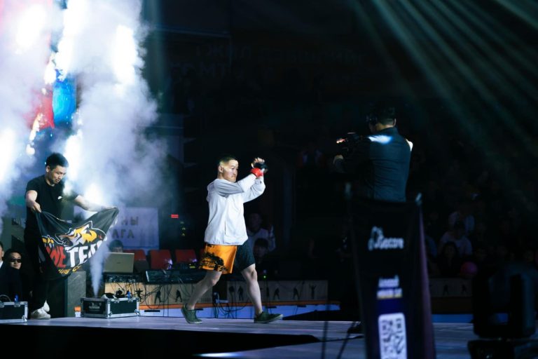 Gen.G recover from opening loss to beat LYON 2-1 and reach Worlds 2026 quarter-finals